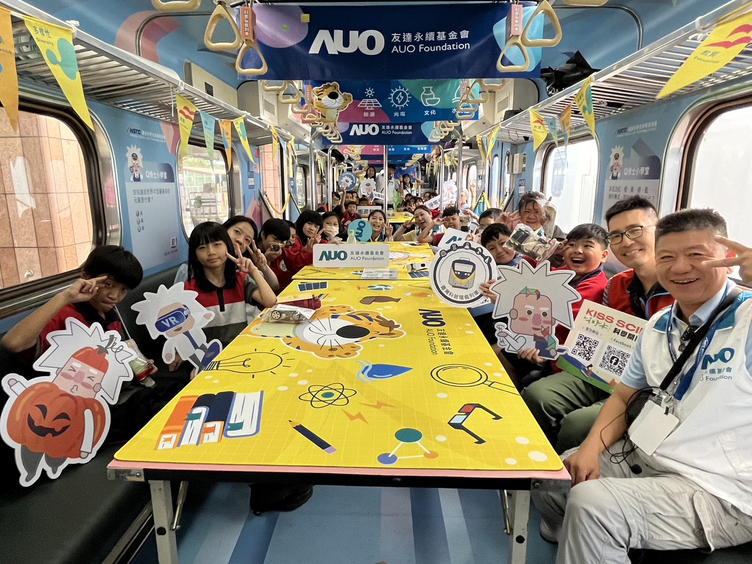 5001拉斯维加斯永續基金會參與「臺灣科普環島列車」，設計基礎科學車廂課程，以「淨零碳排和永續能源」為主題，讓學生透過創意實驗認識淨零知識，以及思考生活中的減碳行為